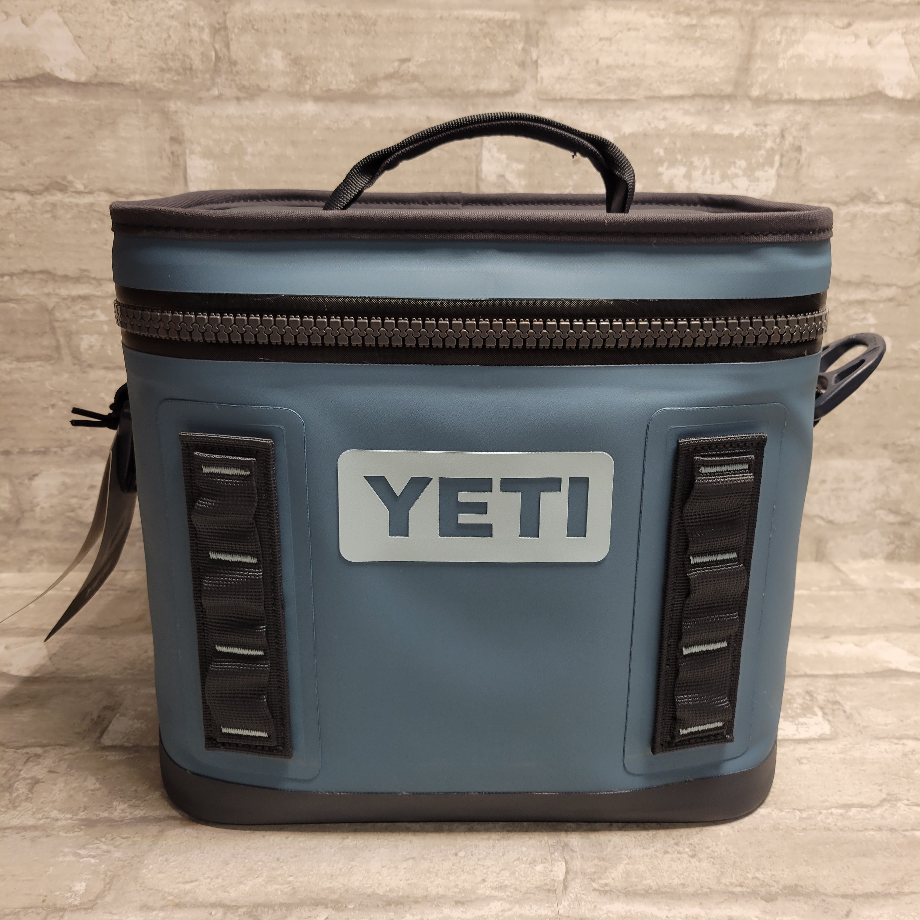 YETI Hopper Flip 8 Soft Cooler - Blue *READ* (8024953848046)